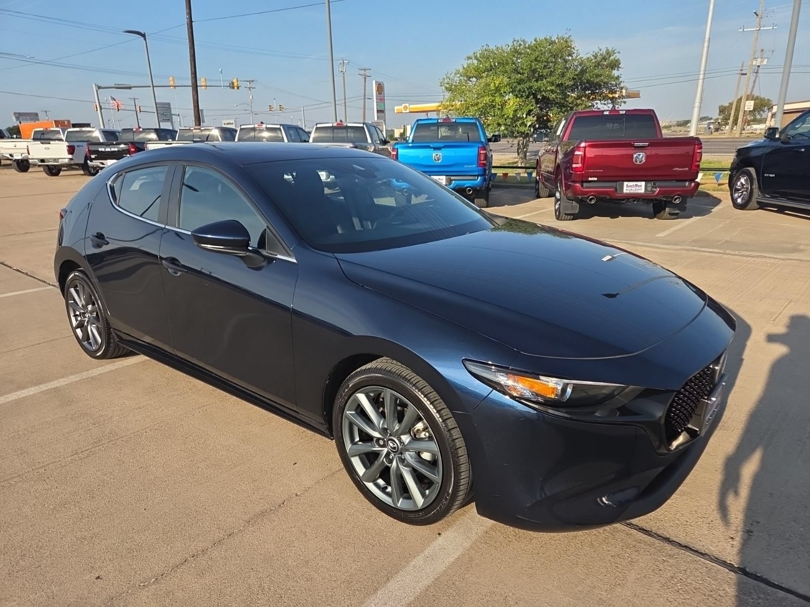 Used 2023 MAZDA MAZDA3 s FWD image 3