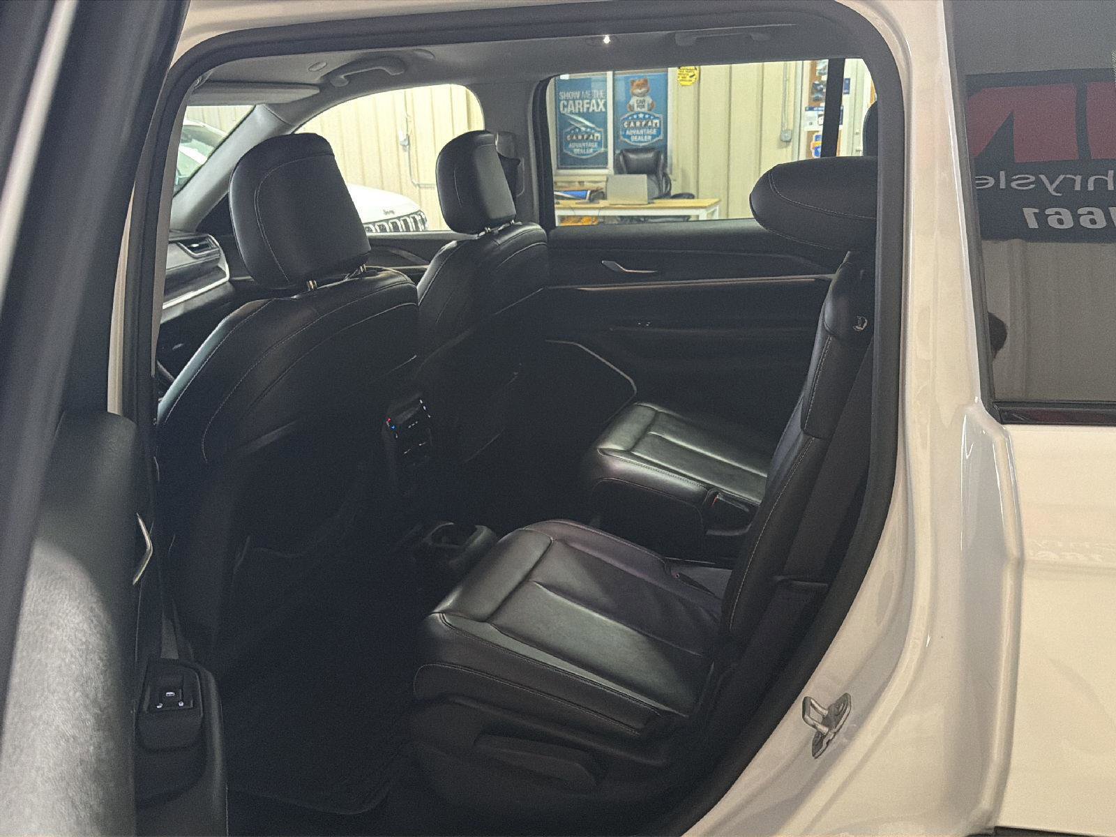 Used 2022 Jeep Grand Cherokee L Limited AWD/4WD image 10