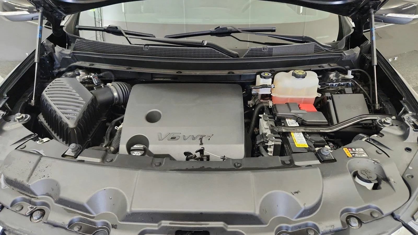 Used 2023 Chevrolet Traverse LT FWD image 19