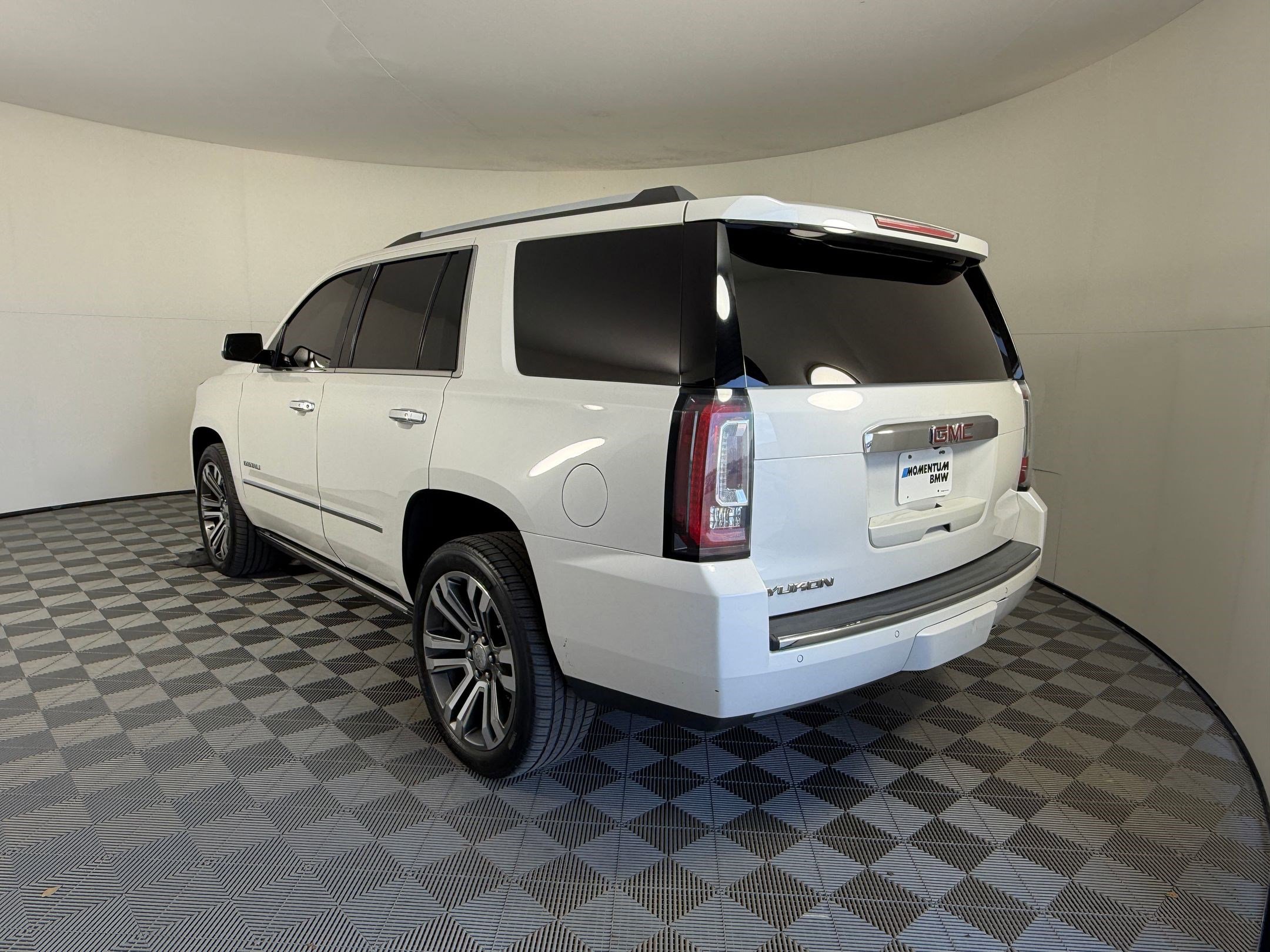 Used 2018 GMC Yukon Denali w/ Denali Ultimate Package AWD/4WD image 3