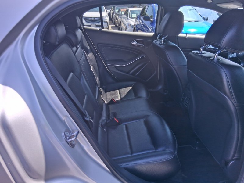 Used 2018 Mercedes-Benz GLA 250 4MATIC w/ Premium Package image 11
