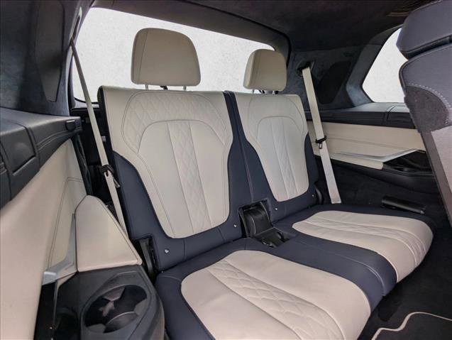 Used 2022 BMW X7 M50i AWD/4WD image 18