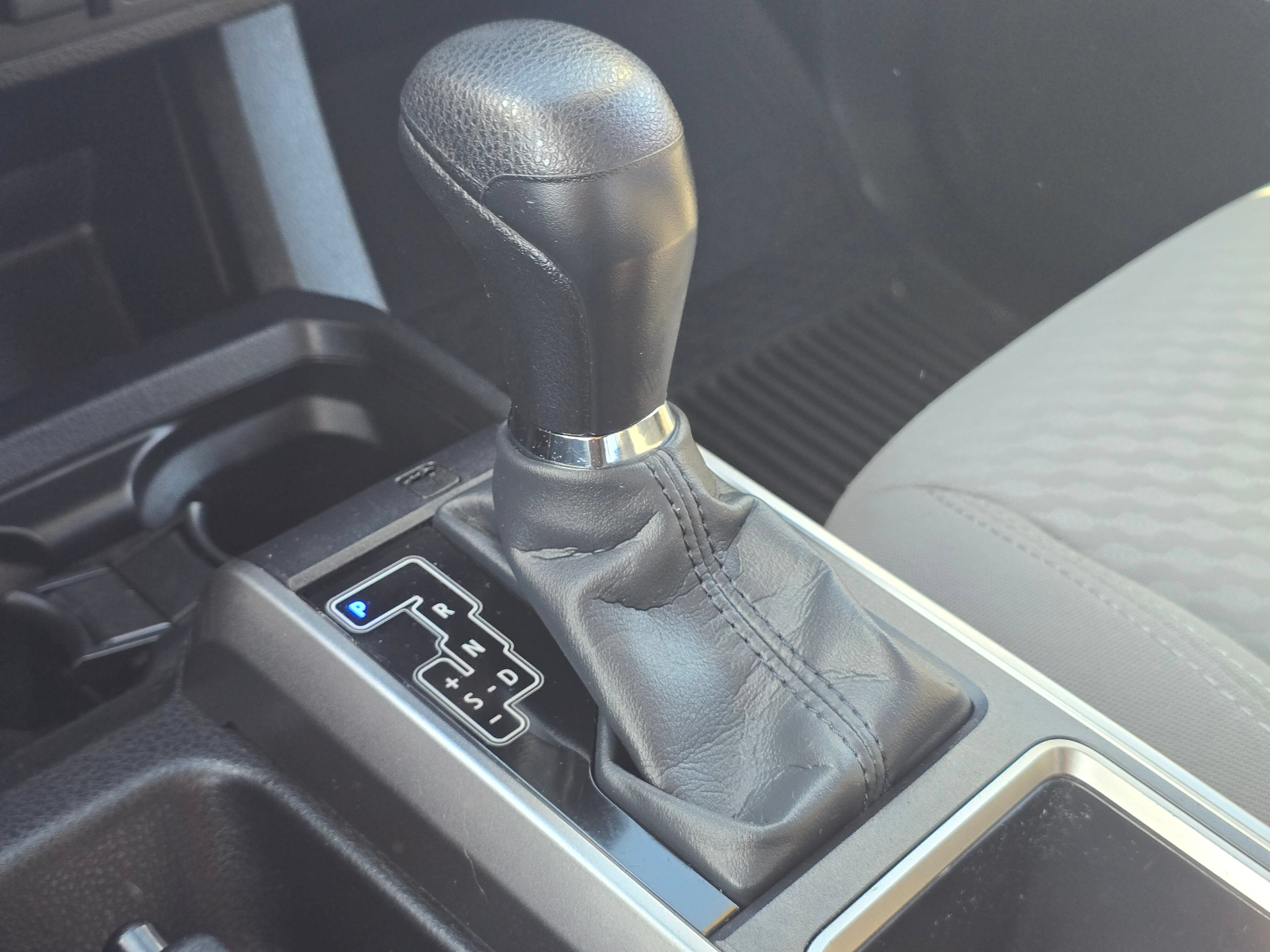 Used 2022 Toyota Tacoma SR5 w/ Black Out Package (TMS) AWD/4WD image 27