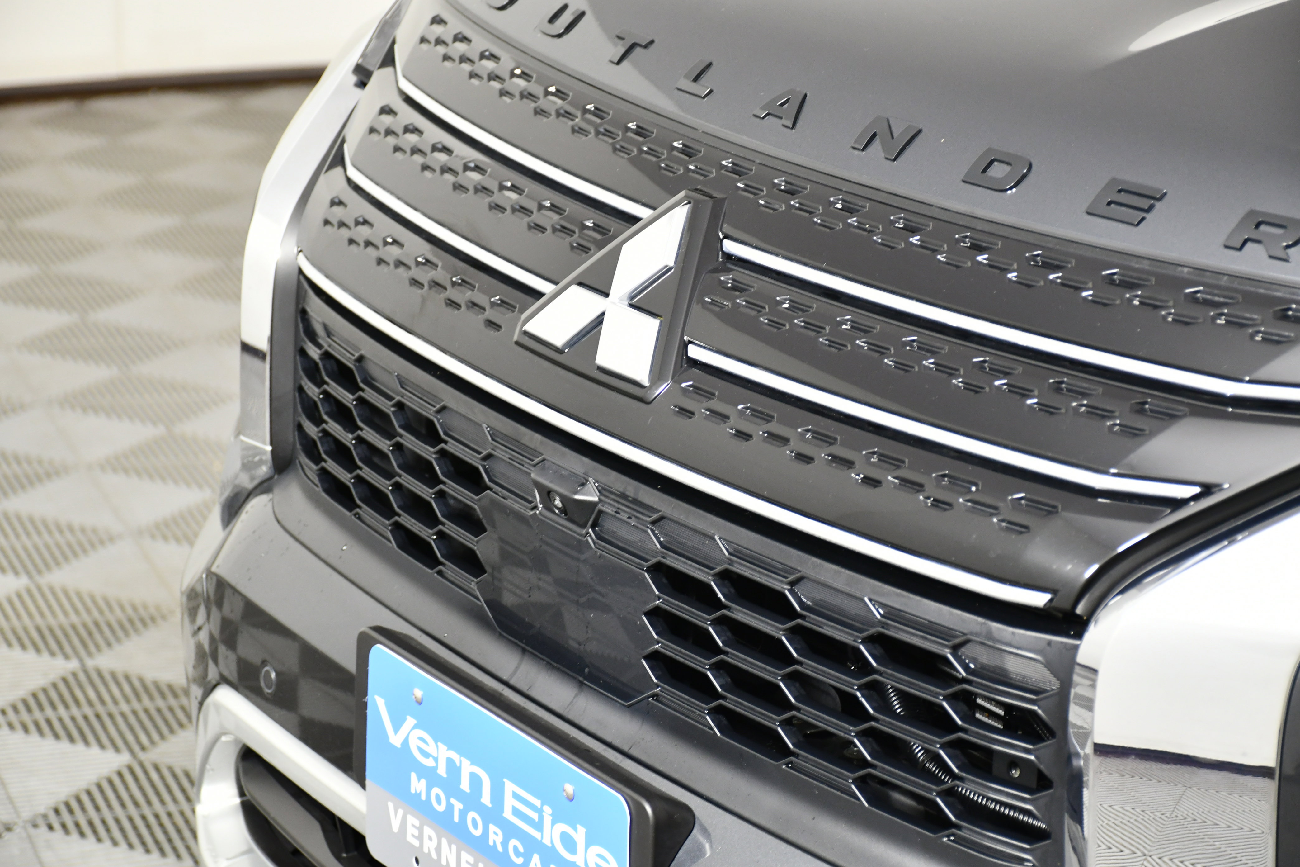 Used 2025 Mitsubishi Outlander SE image 11