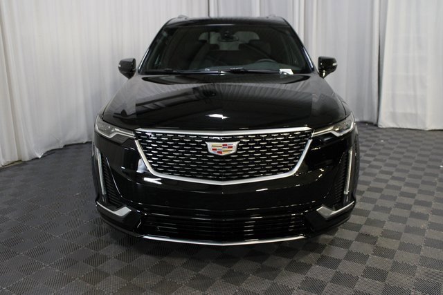 New 2025 Cadillac XT6 Luxury image 2
