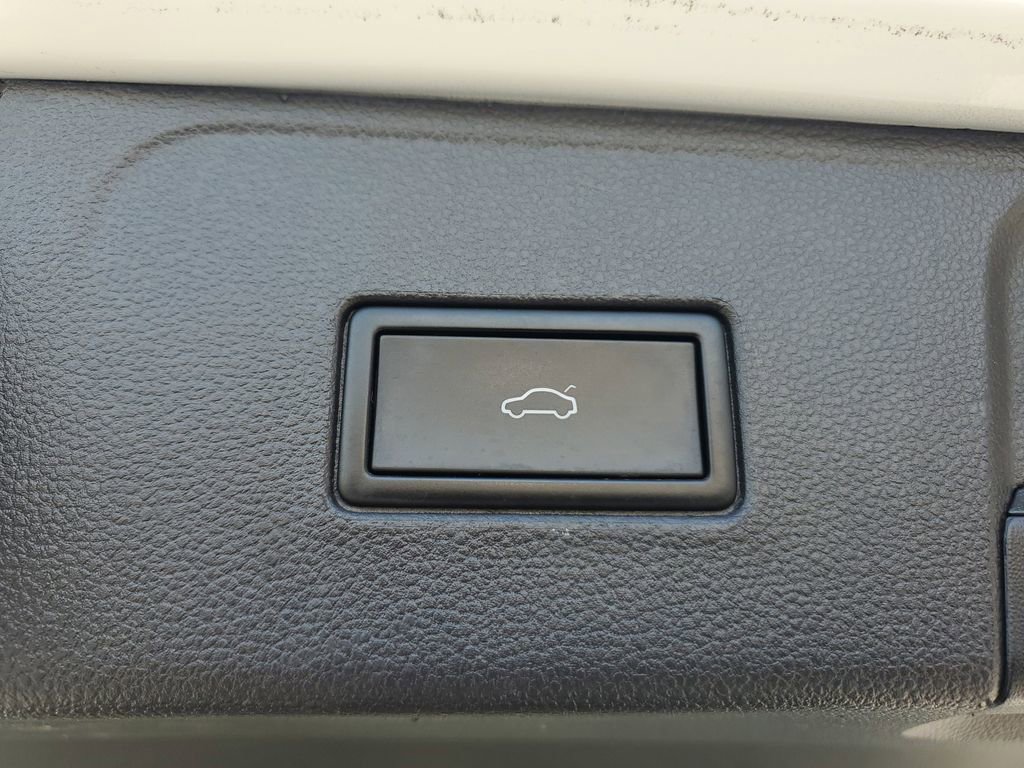 Used 2023 Volkswagen Atlas SE w/ Panoramic Sunroof Package image 10