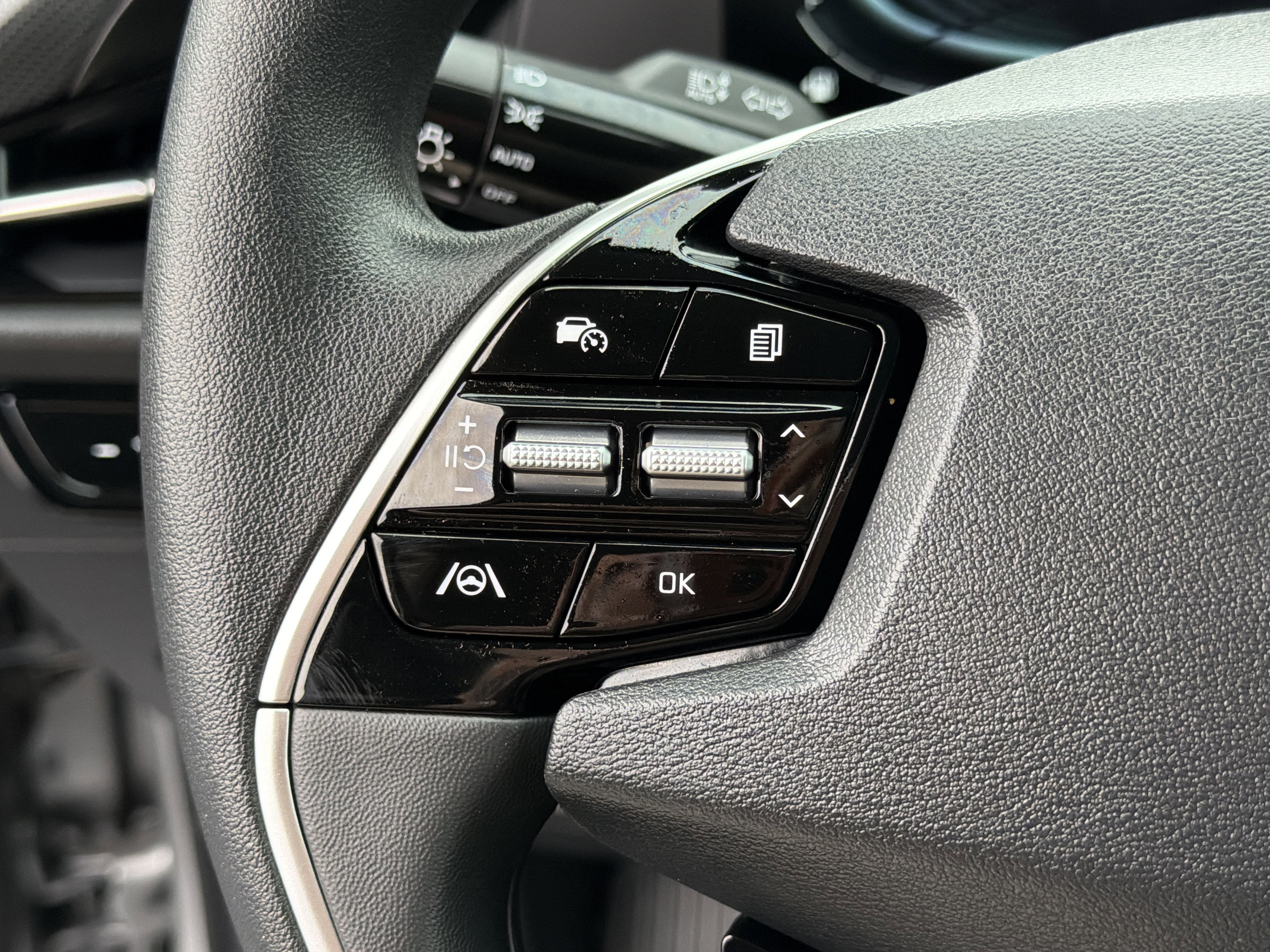 Used 2023 Kia Niro LX image 25