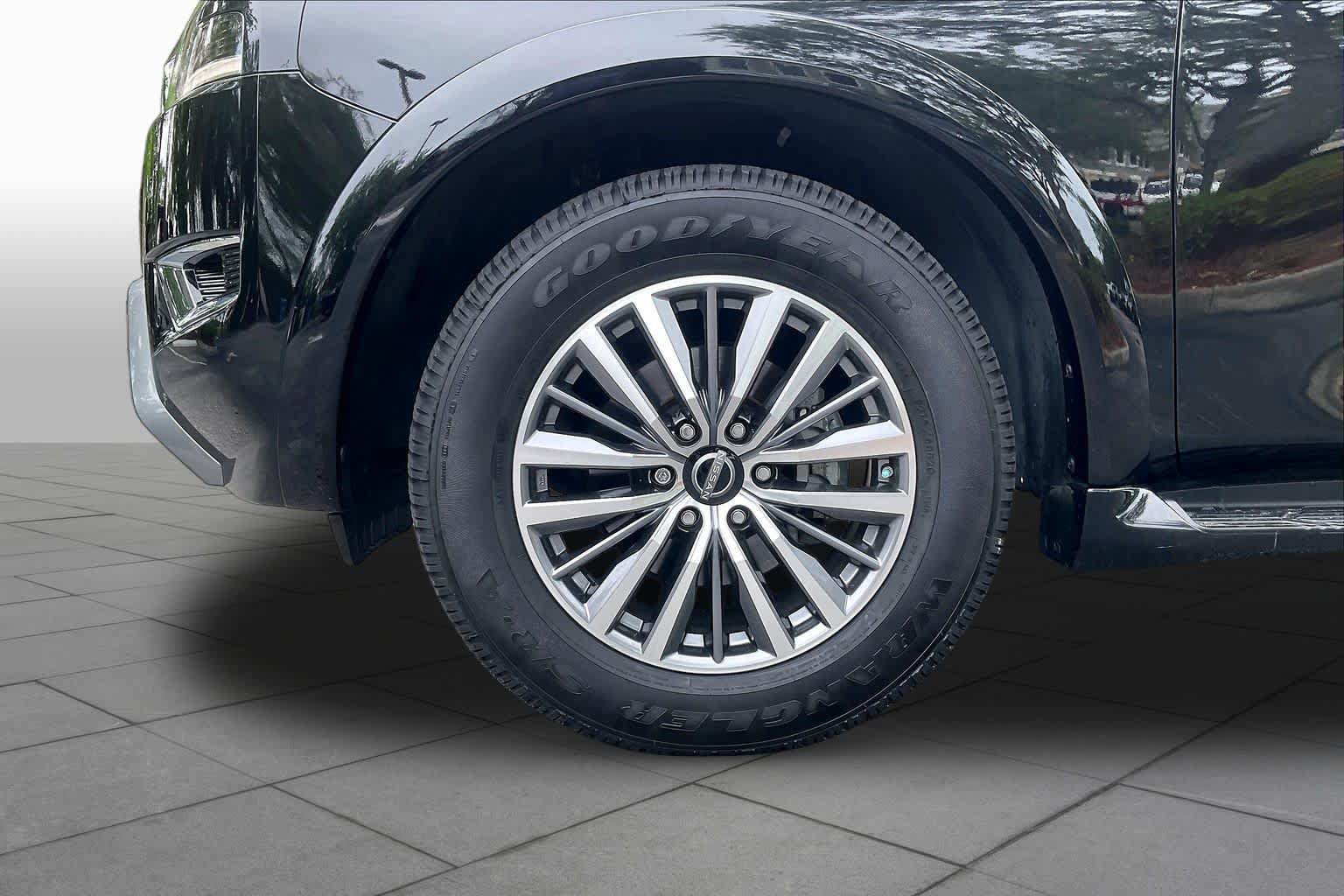 Used 2023 Nissan Armada SL w/ Captain's Chairs Package RWD image 10