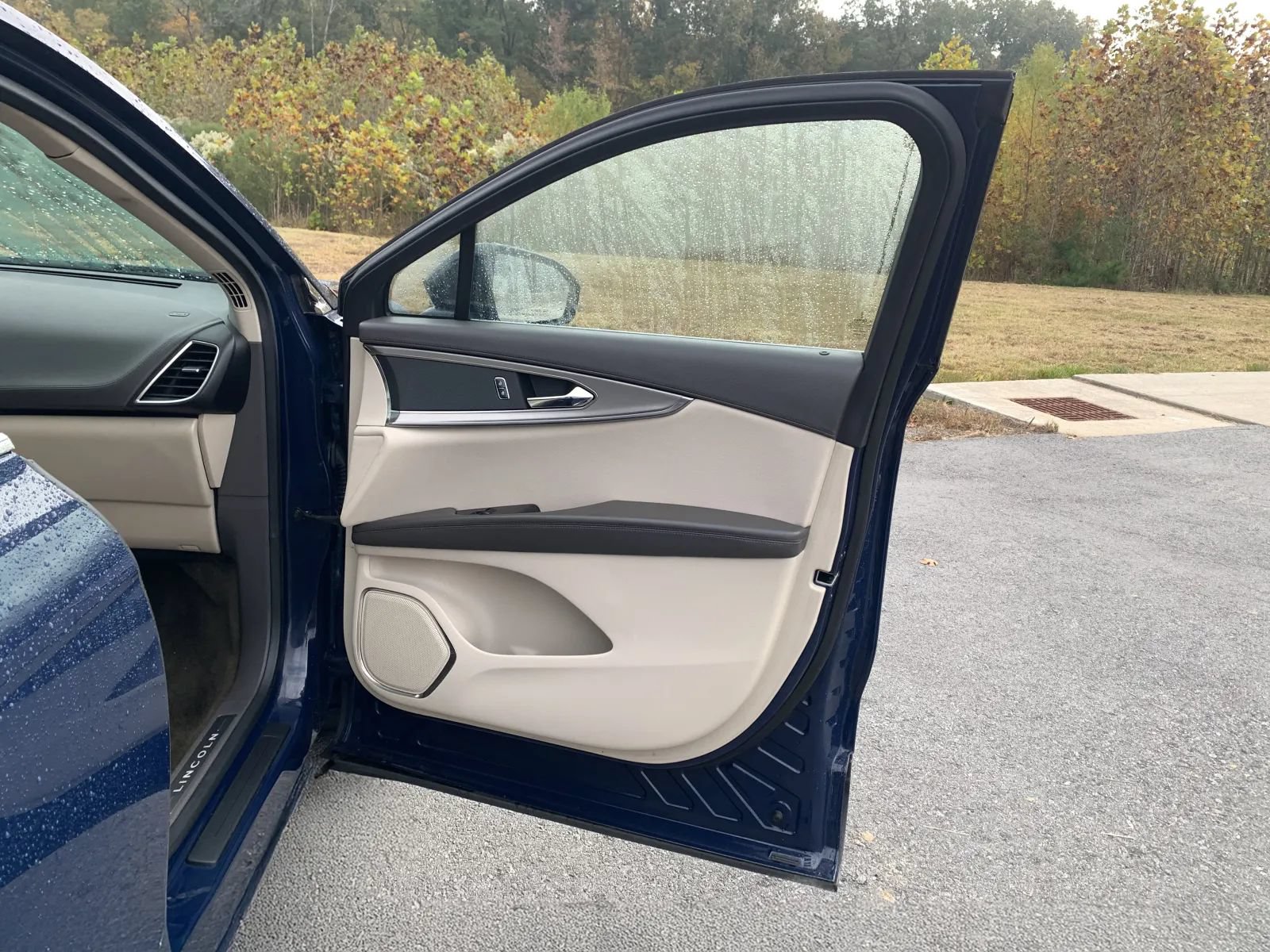 Used 2018 Lincoln MKX Reserve w/ Driver Assistance Package FWD image 23