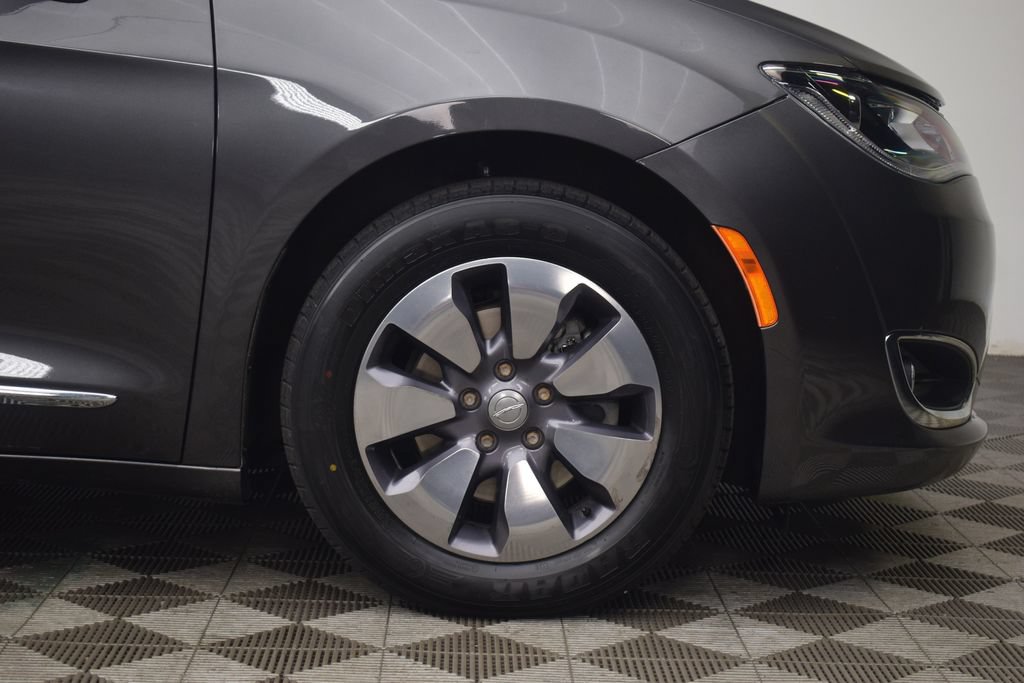 Used 2020 Chrysler Pacifica Limited FWD image 33