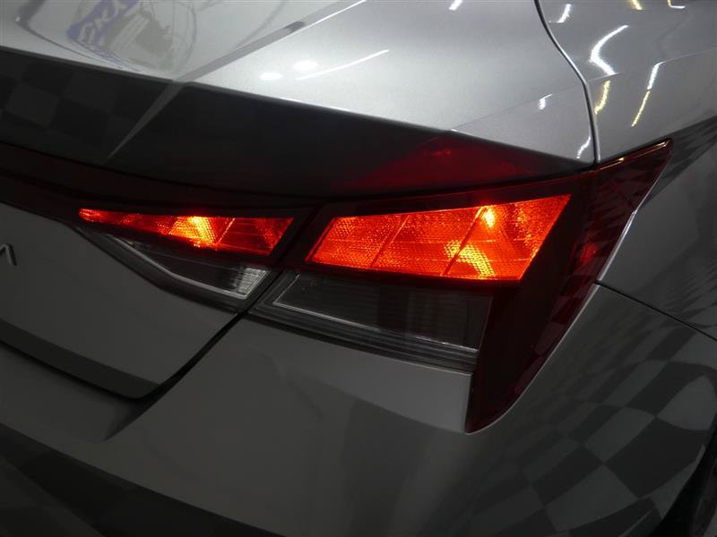 Used 2022 Hyundai Elantra SEL w/ Convenience Package FWD image 16