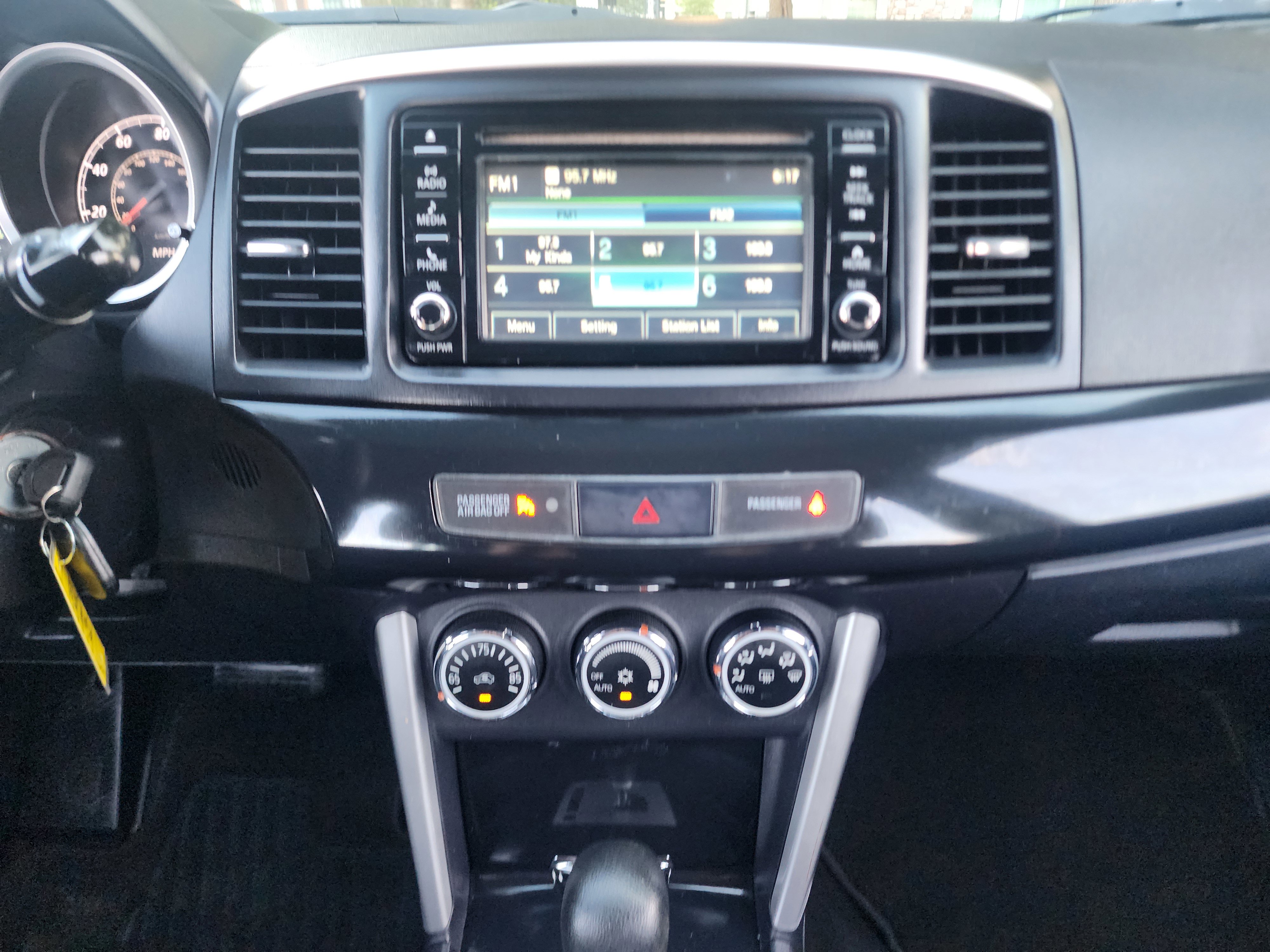 Used 2017 Mitsubishi Lancer ES FWD image 33