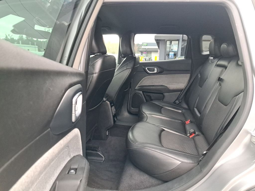 Used 2023 Jeep Compass Latitude image 13