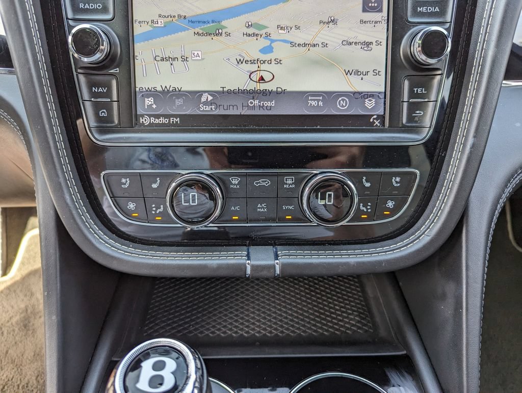 Used 2018 Bentley Bentayga AWD/4WD image 24
