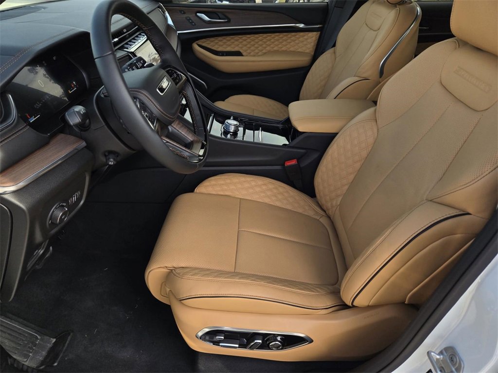 New 2025 Jeep Grand Cherokee Summit w/ Obsidian Package image 17