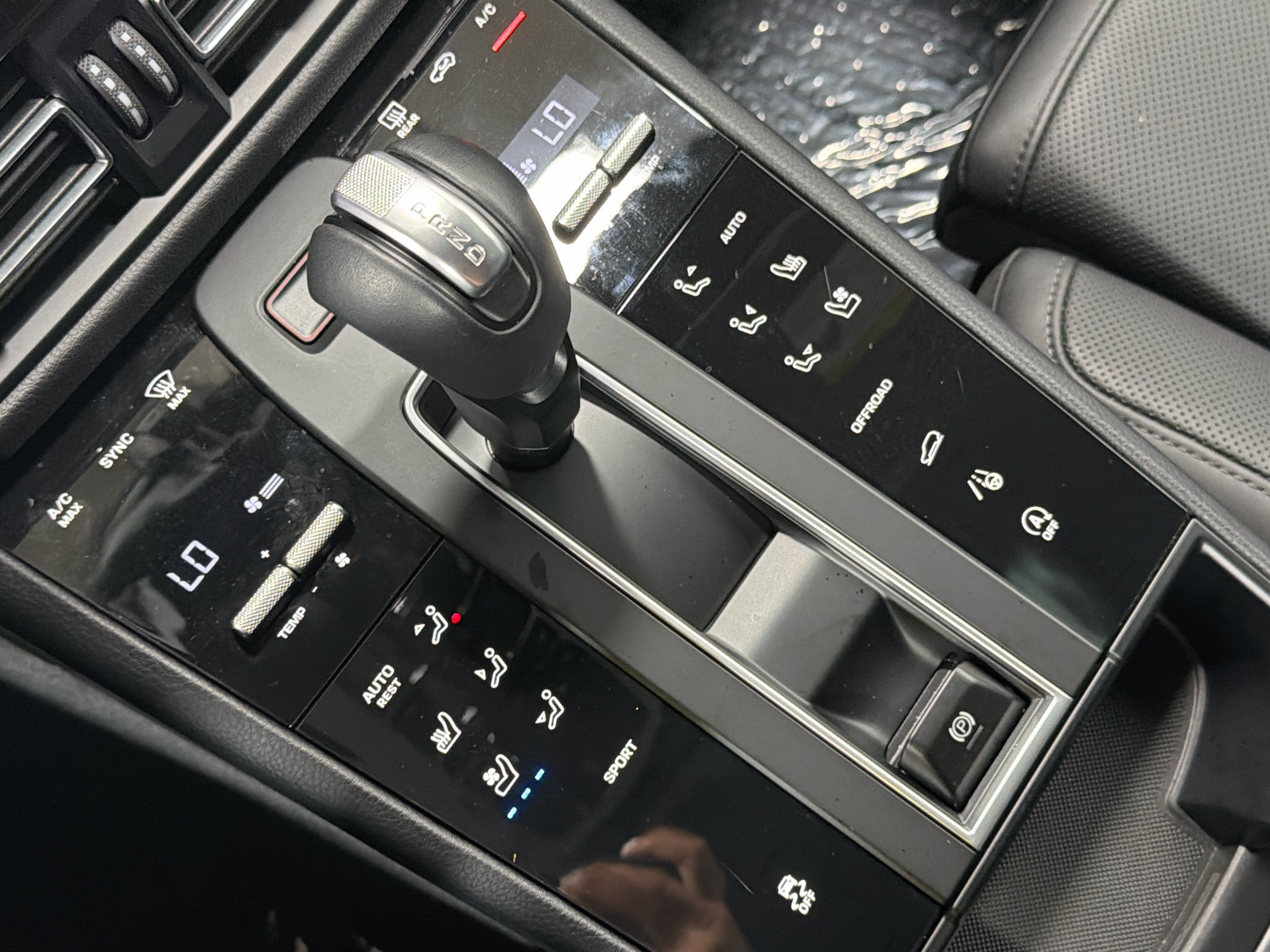 Certified 2026 Porsche Macan AWD/4WD image 27