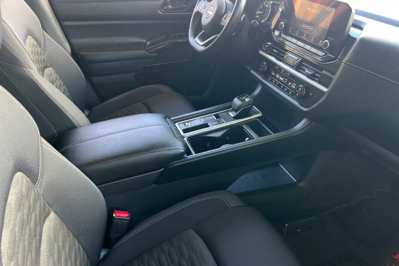 Certified 2024 Nissan Pathfinder SV FWD image 19