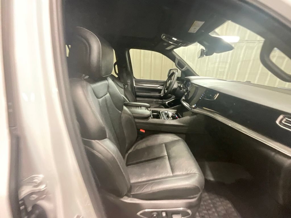 Used 2022 Jeep Wagoneer Series III w/ Premium Group I AWD/4WD image 13