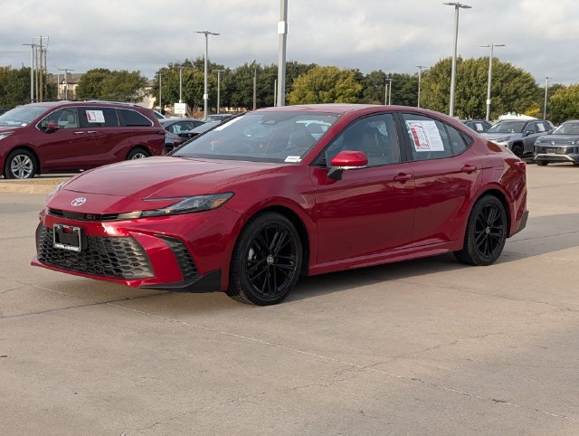 Used 2025 Toyota Camry SE FWD image 9
