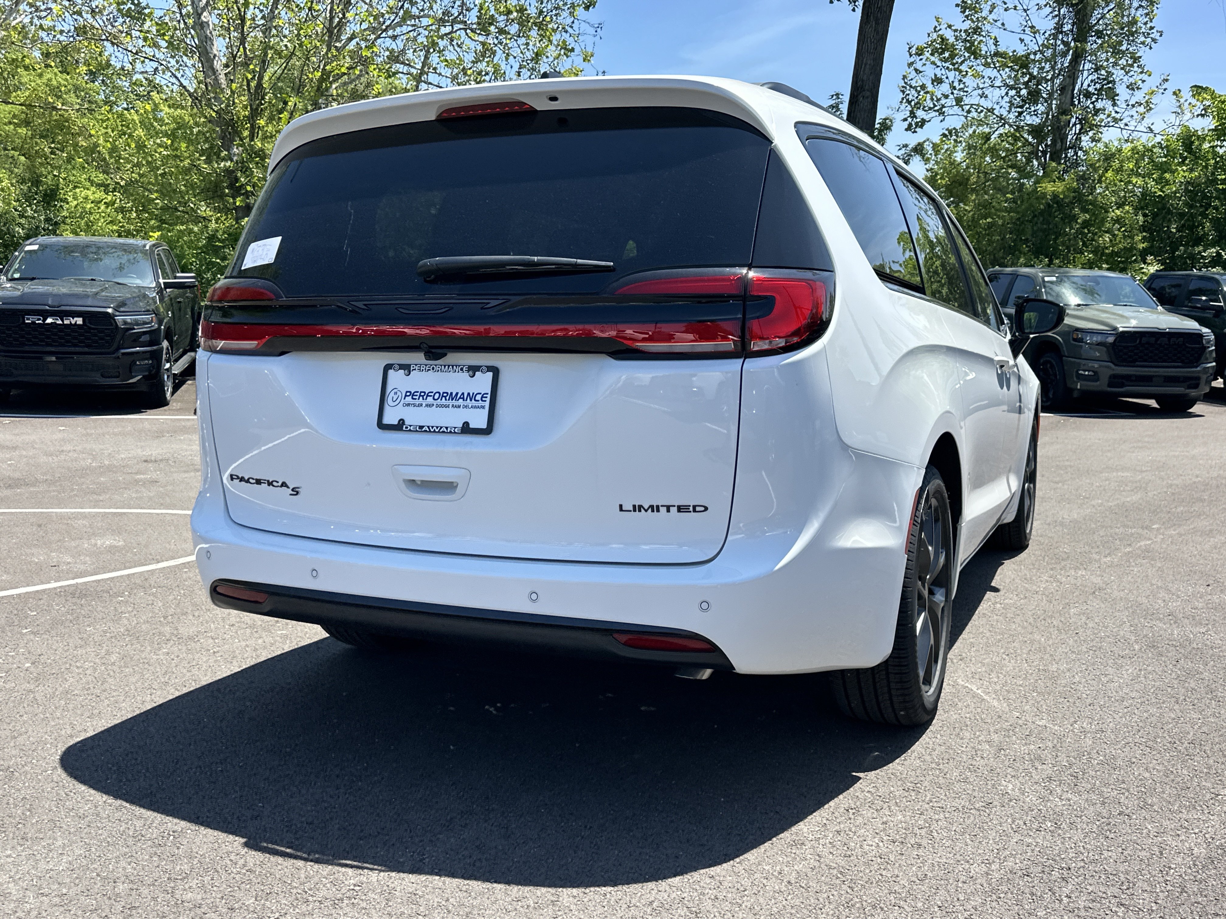 New 2027 Chrysler Pacifica Limited FWD image 20
