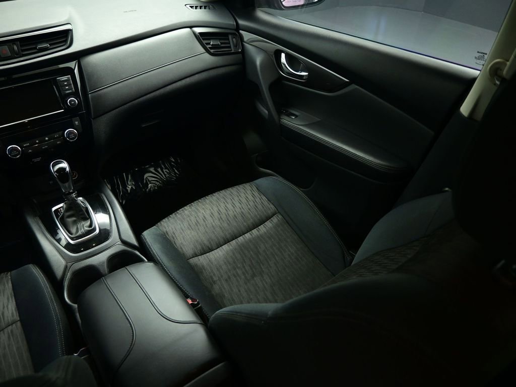 Used 2018 Nissan Rogue SV image 45