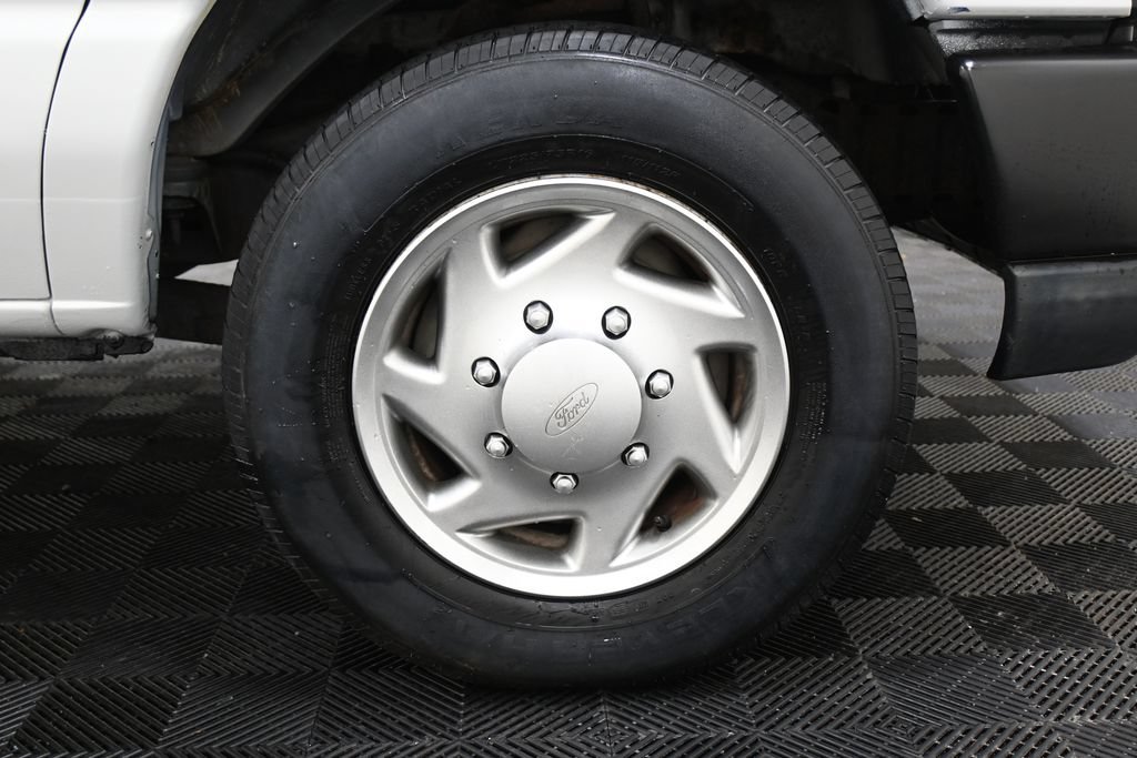 Used 2014 Ford E-150 and Econoline 150 RWD image 29