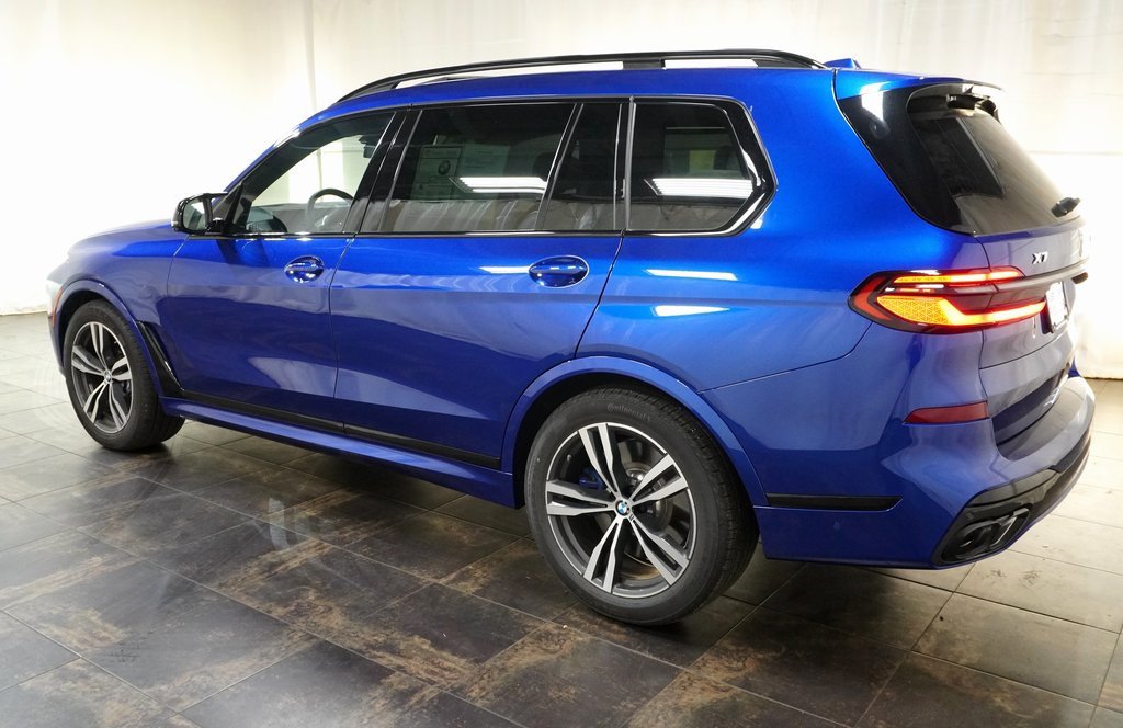 Used 2025 BMW X7 M60i image 10