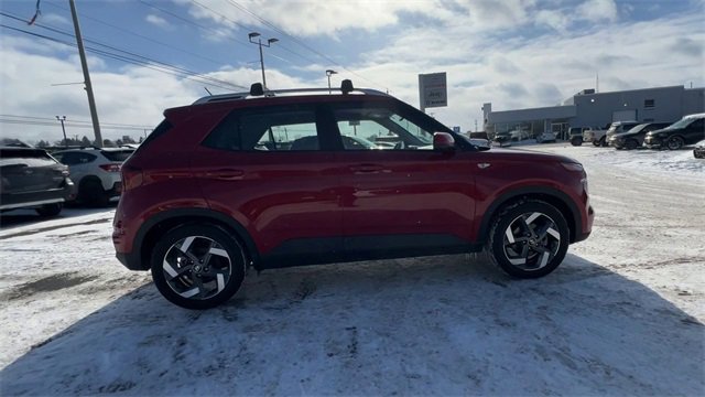 Used 2023 Hyundai Venue Limited image 9