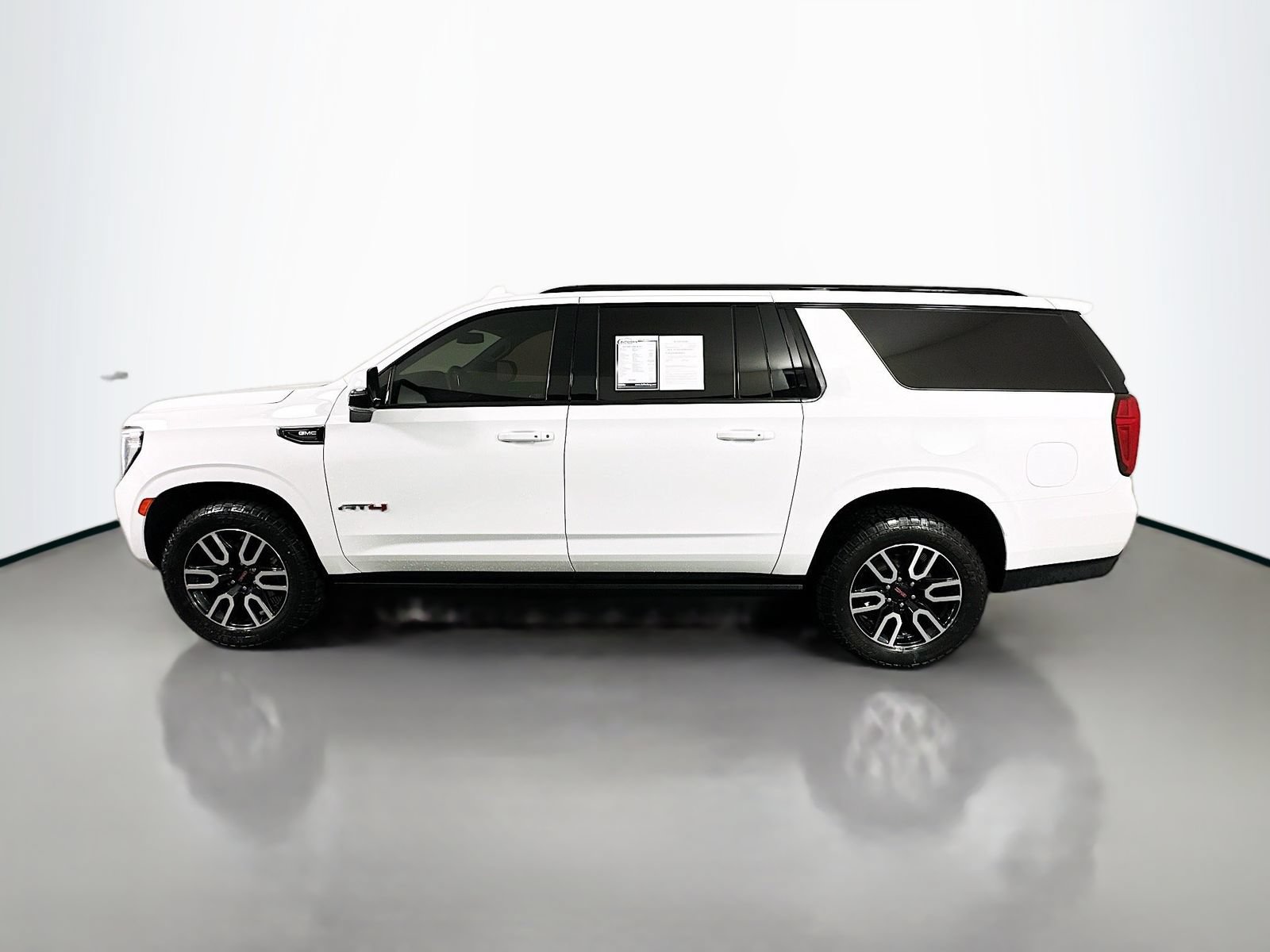 Used 2022 GMC Yukon XL AT4 AWD/4WD image 4