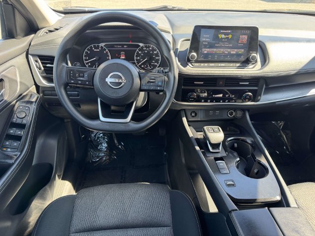 Used 2024 Nissan Rogue SV FWD image 2