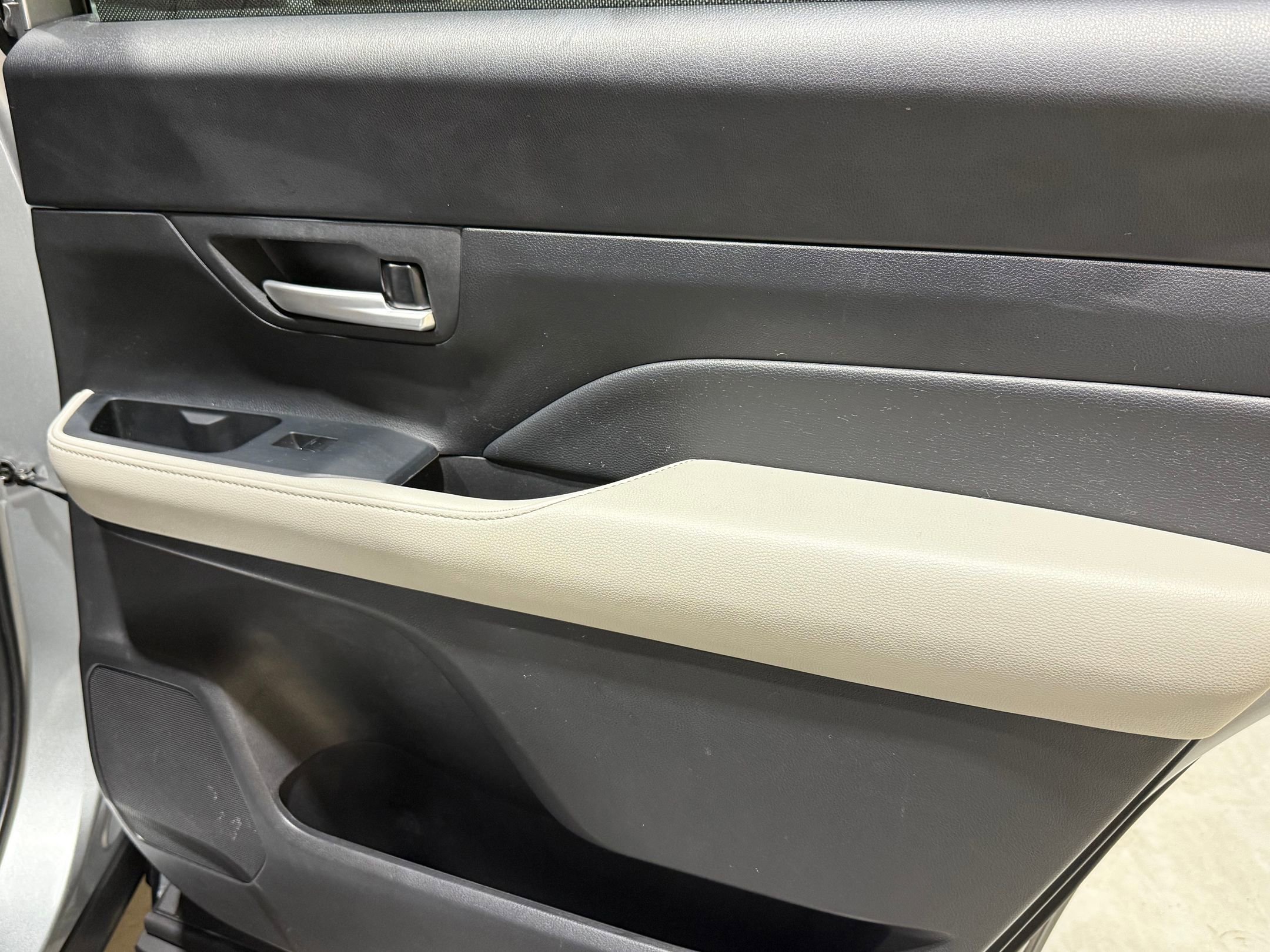 Used 2024 Toyota Grand Highlander AWD Hybrid image 21