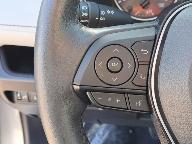 Used 2021 Toyota RAV4 XLE Premium image 12