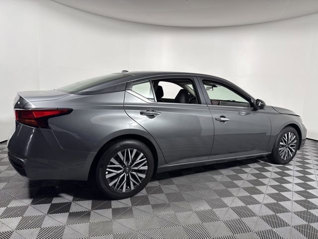 Used 2025 Nissan Altima 2.5 SV image 9