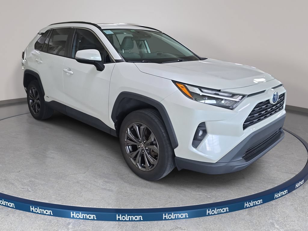 Used 2022 Toyota RAV4 XLE Premium AWD/4WD image 4
