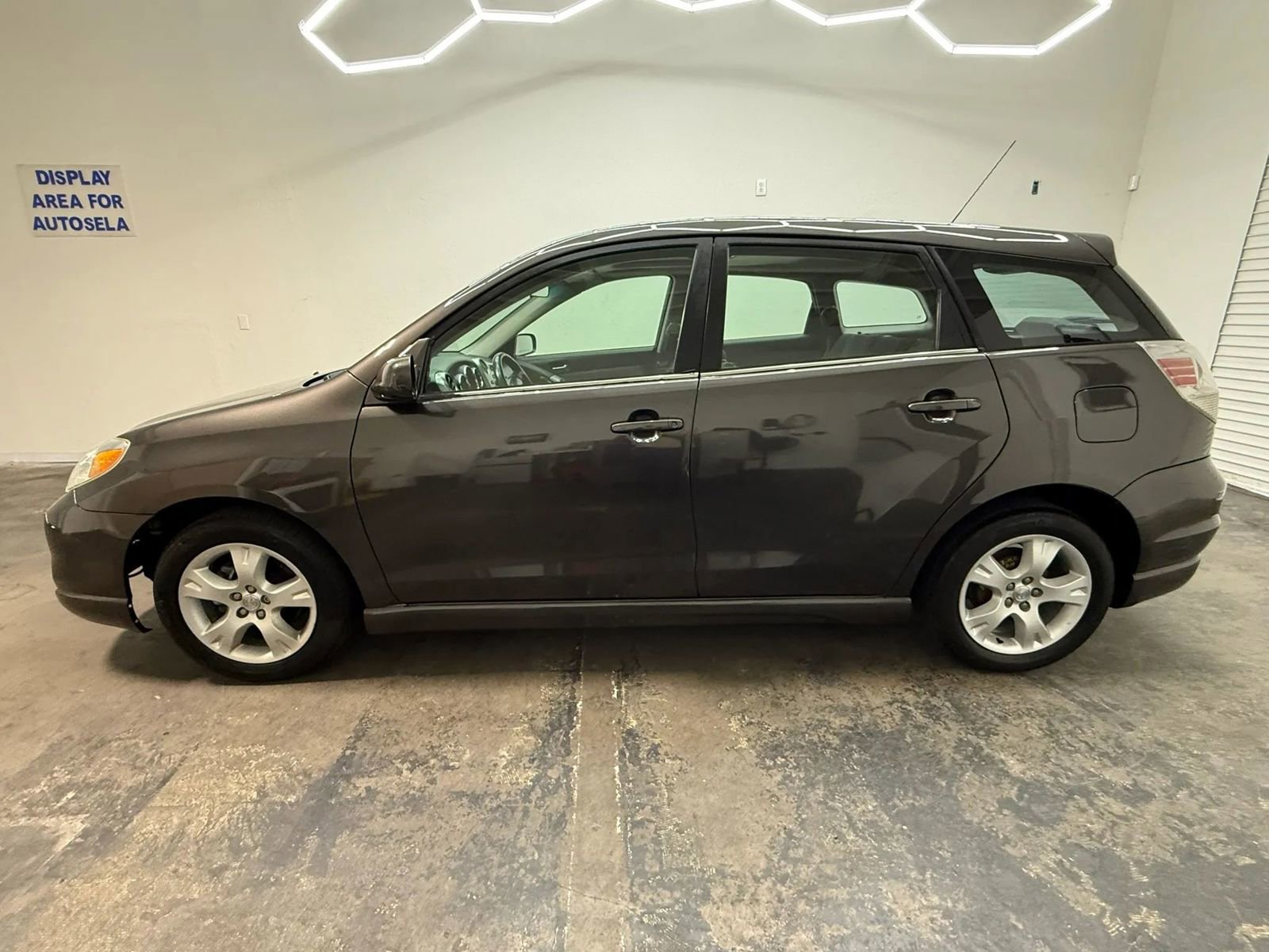 Used 2005 Toyota Matrix XR FWD image 12