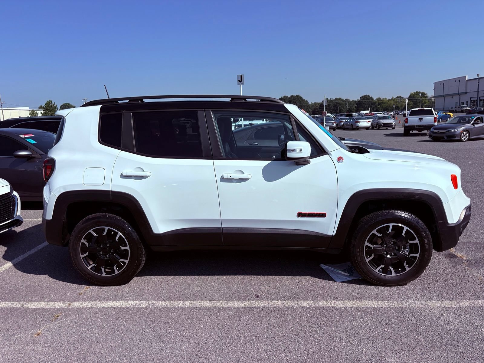 Used 2023 Jeep Renegade Trailhawk w/ Sun/Sound Group AWD/4WD image 3