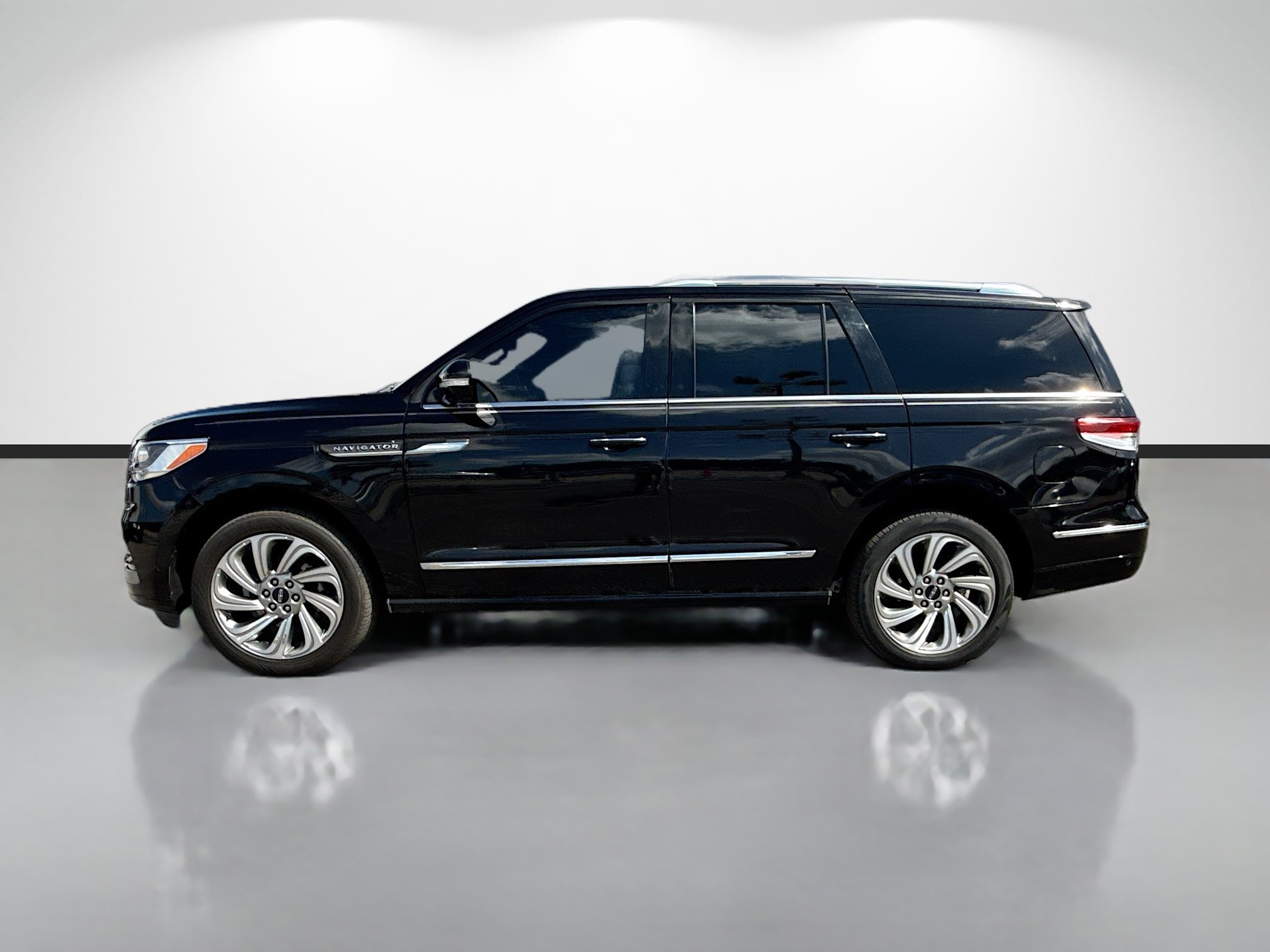 Used 2022 Lincoln Navigator Reserve AWD/4WD image 6