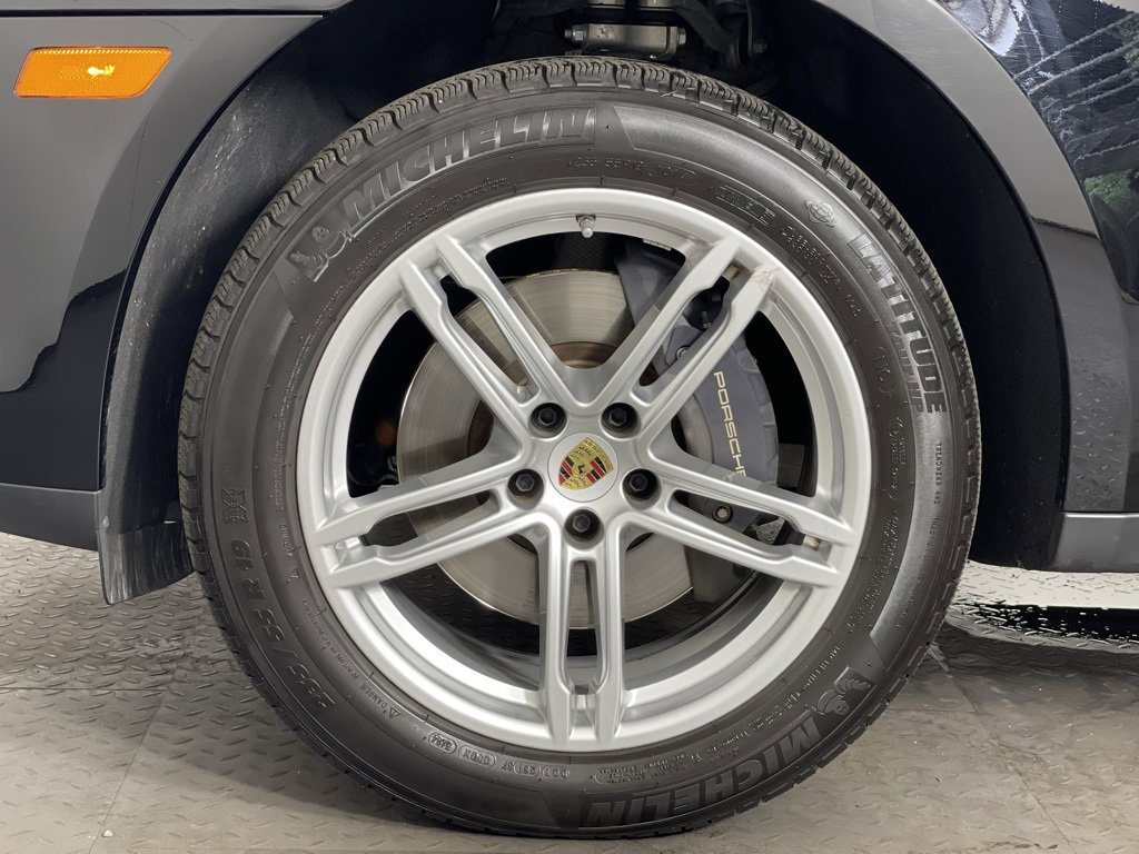 Certified 2025 Porsche Macan image 13