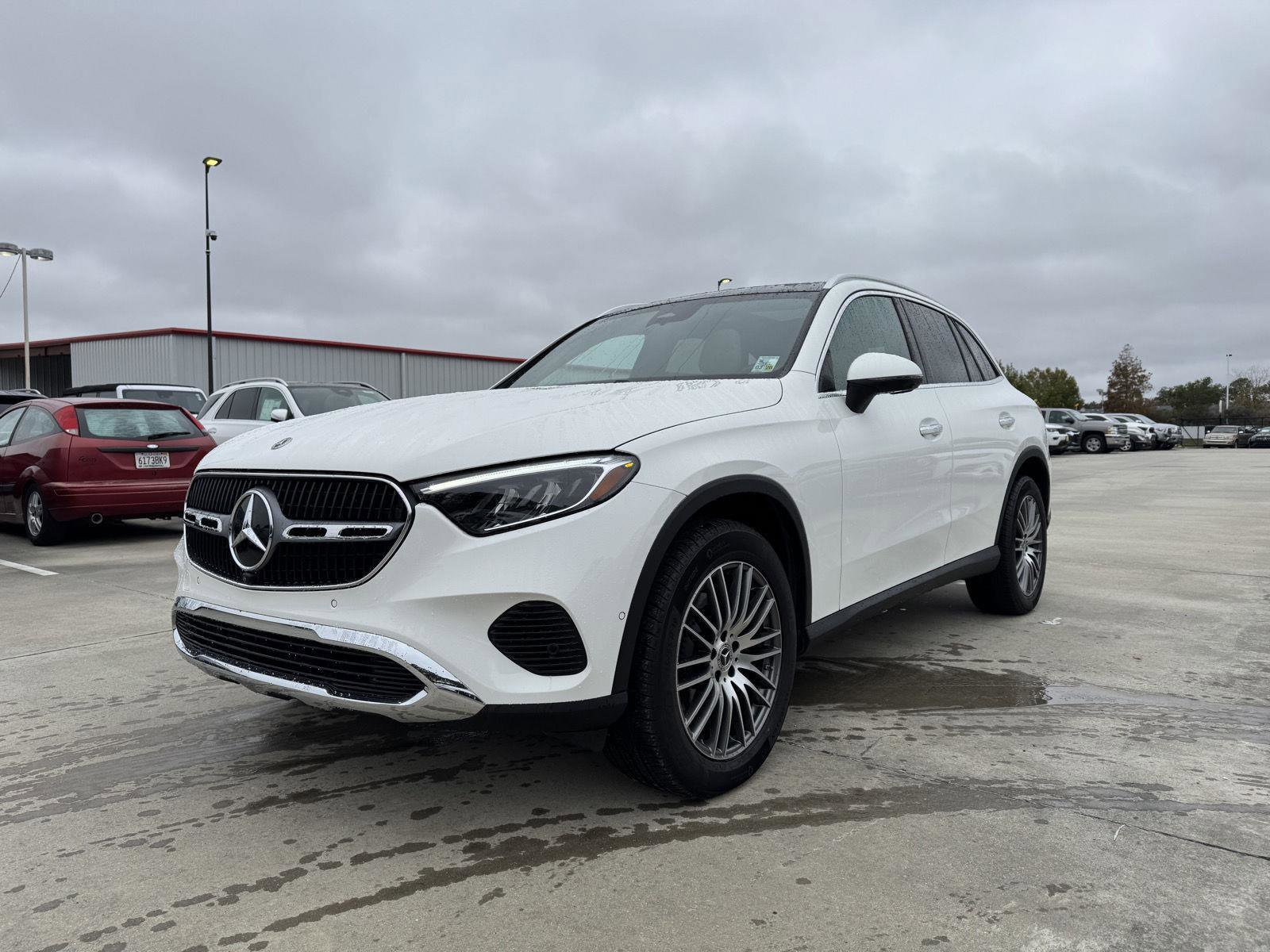 Certified 2025 Mercedes-Benz GLC 300 image 3