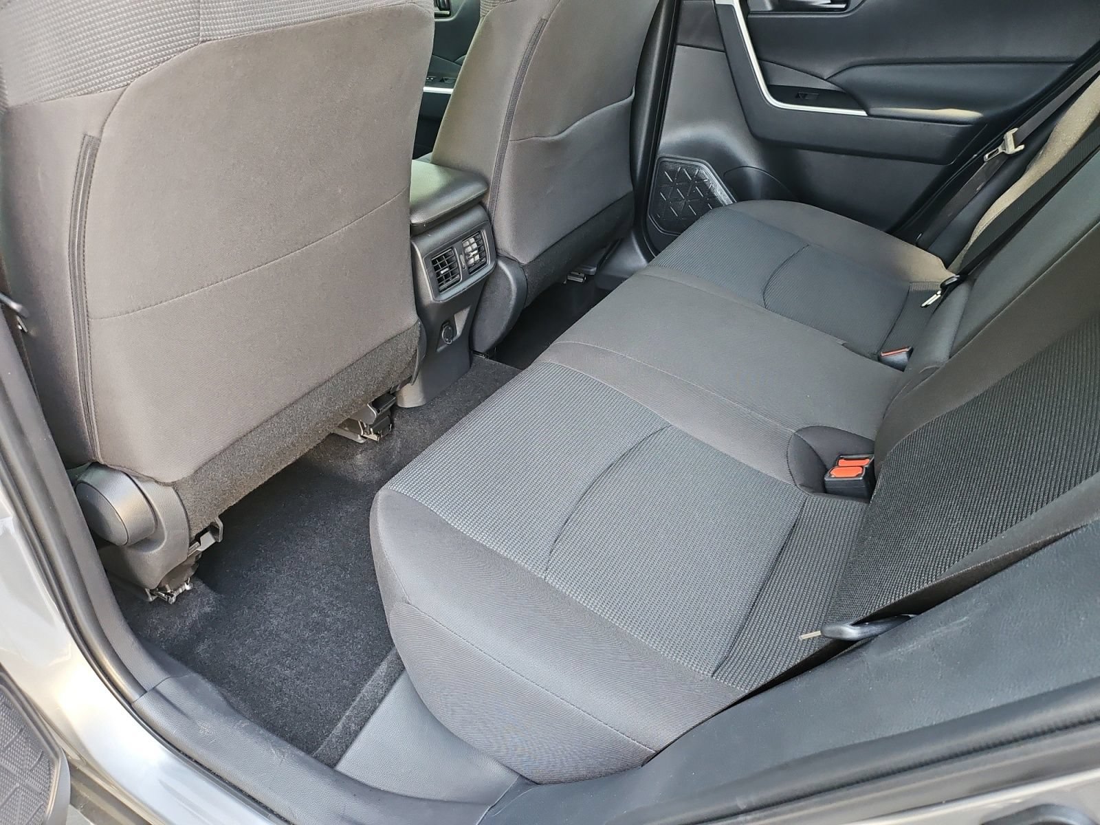 Used 2025 Toyota RAV4 LE FWD image 33