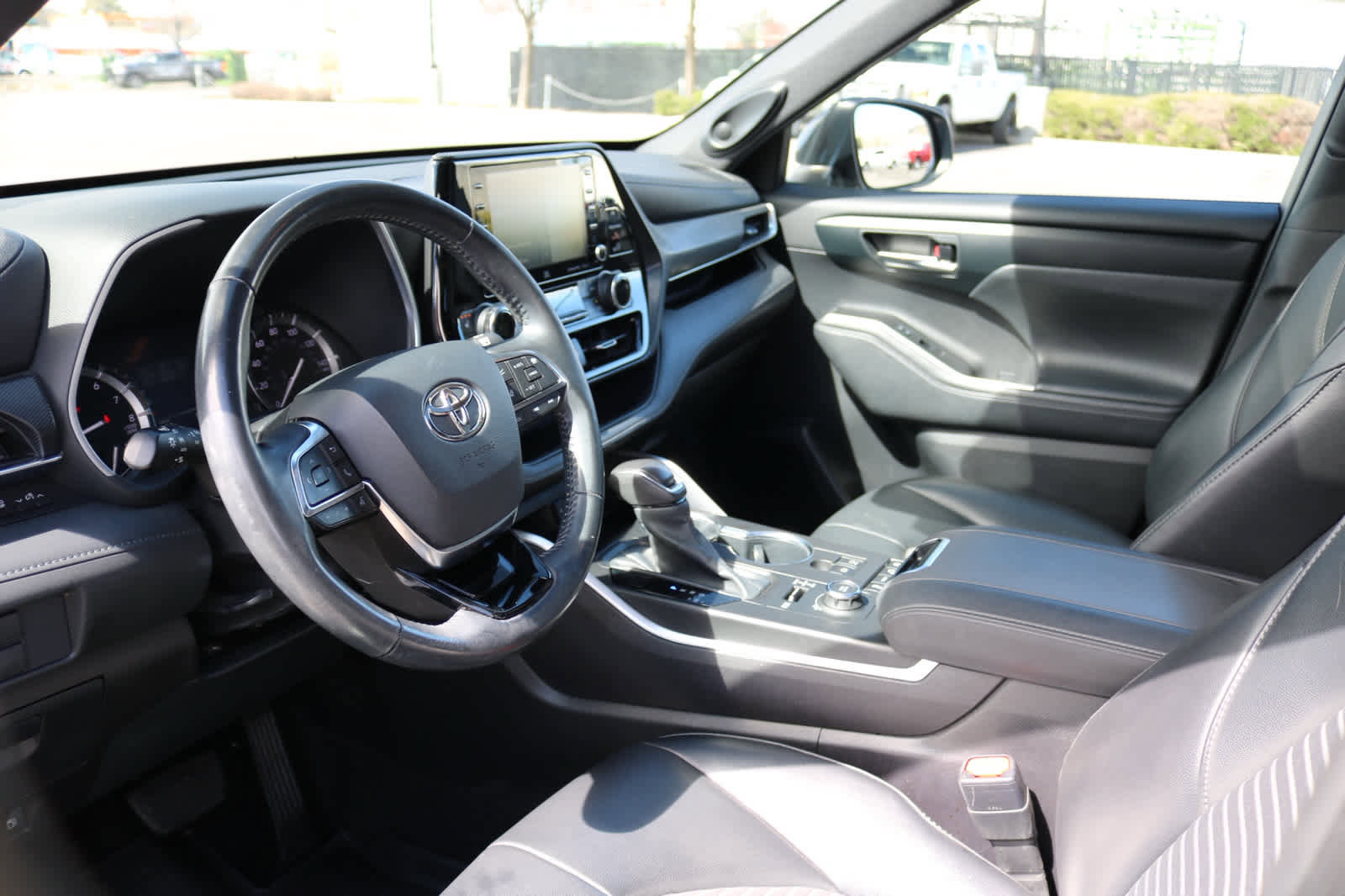 Used 2021 Toyota Highlander XSE AWD/4WD image 7