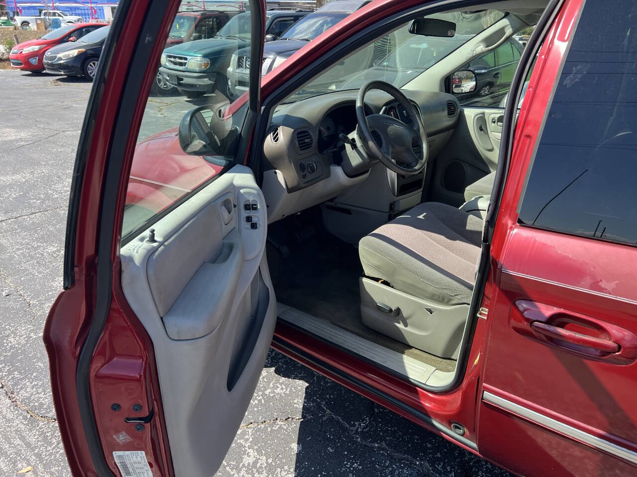 Used 2006 Chrysler Town & Country Touring image 9