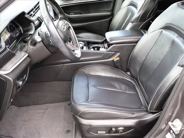 Used 2022 Jeep Grand Cherokee L Limited AWD/4WD image 23