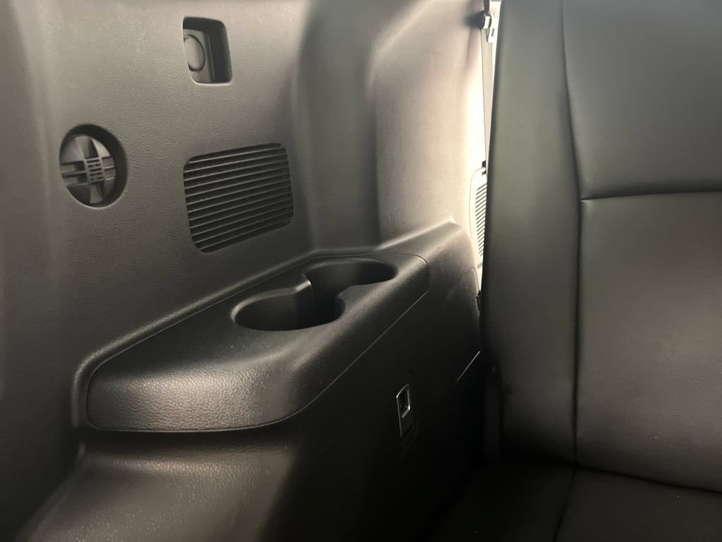 Used 2025 Toyota Highlander XLE FWD image 40