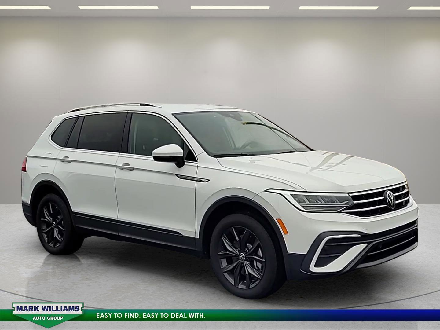 Used 2024 Volkswagen Tiguan SE image 1