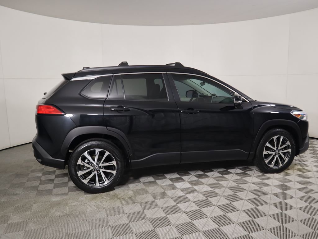 Used 2023 Toyota Corolla Cross XLE image 4