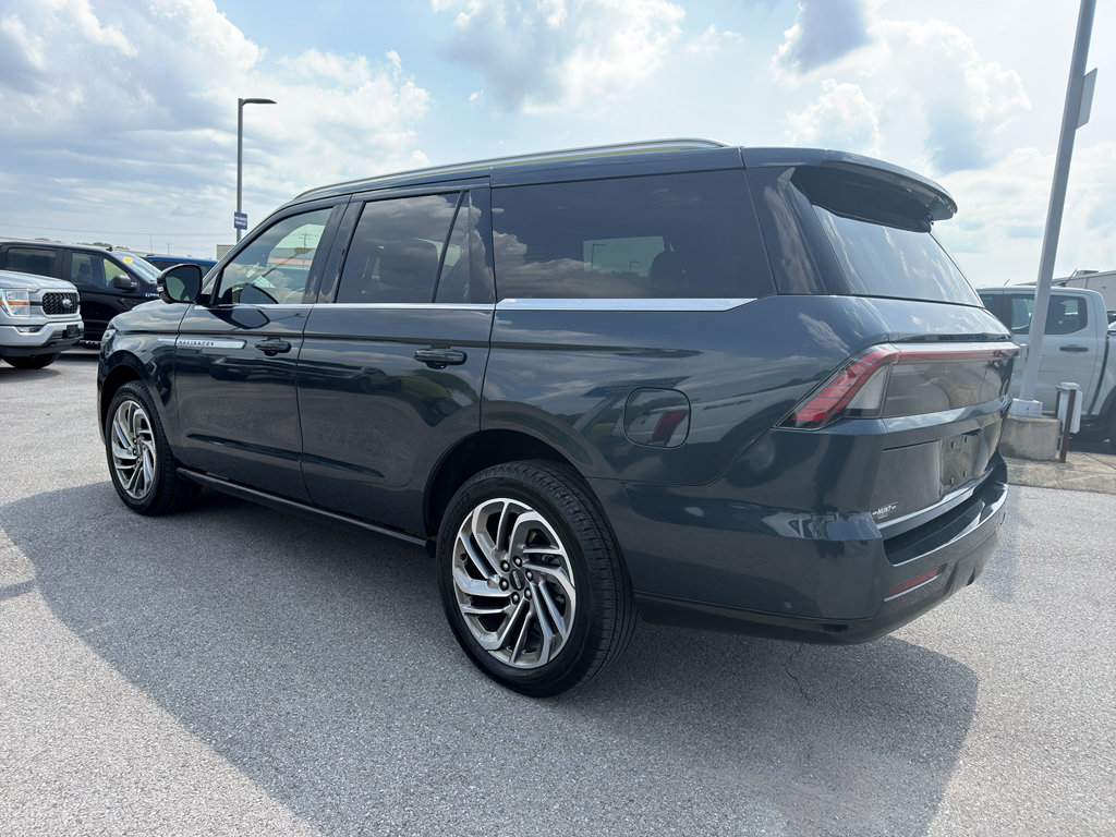Used 2025 Lincoln Navigator Reserve AWD/4WD image 7