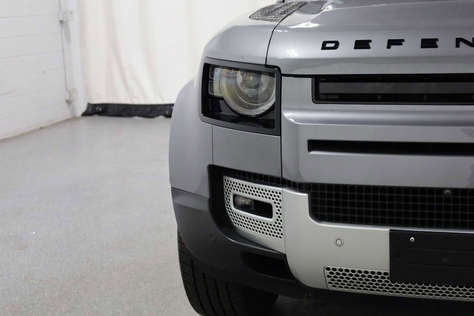 Used 2020 Land Rover Defender 110 SE image 15