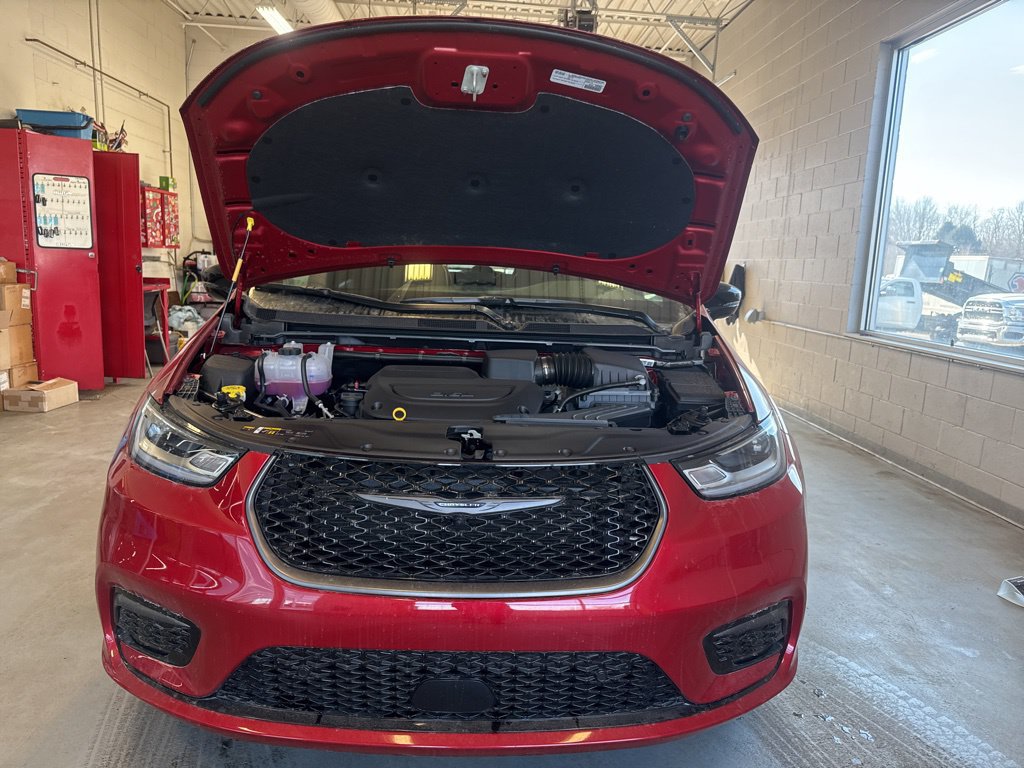 New 2026 Chrysler Pacifica Select FWD image 16
