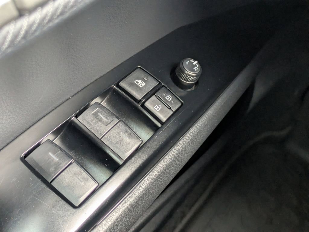 Used 2025 Toyota Camry SE w/ Convenience Package image 23